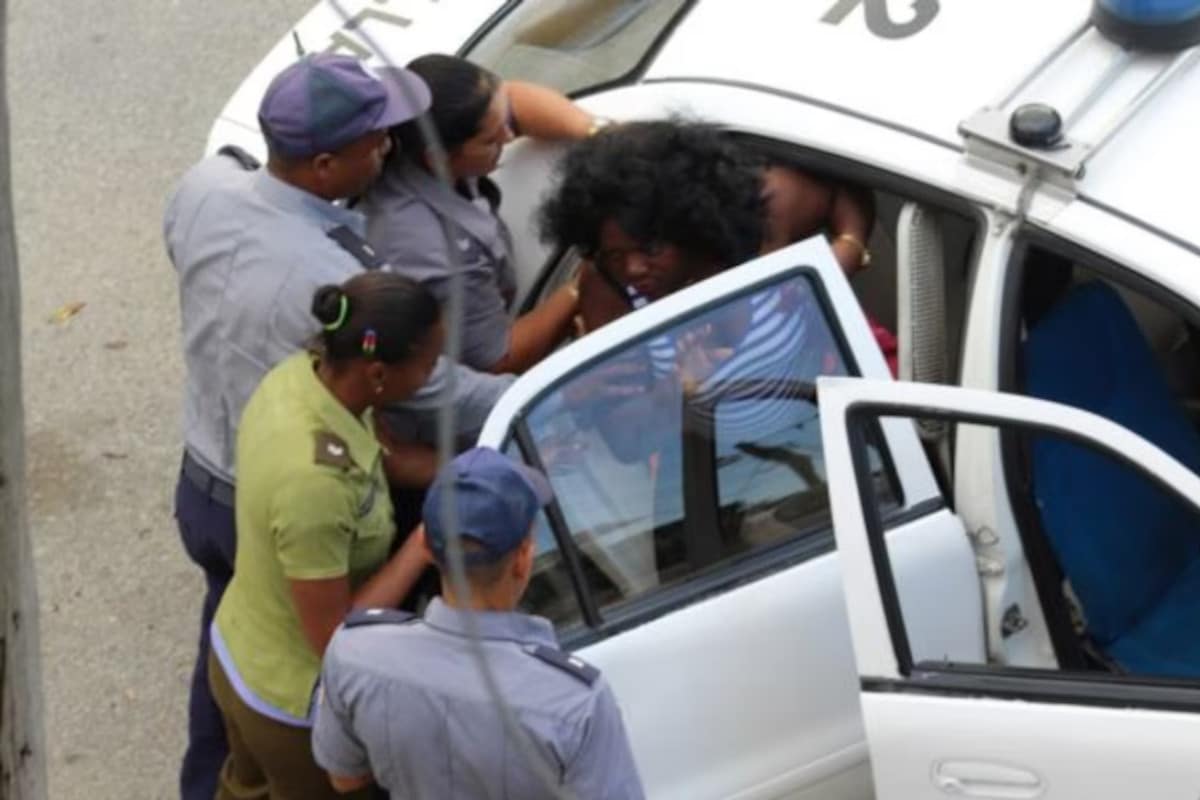 Al menos 12 opositores cubanos fueron detenidos por la dictadura de Díaz-Canel cuando pretendían asistir a misa el domingo