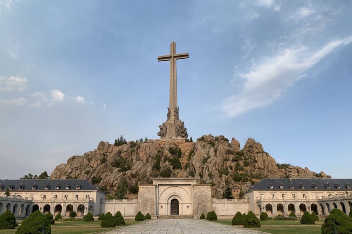 Dinamitar la cruz del Valle de los Caídos, la gran obsesión de la izquierda talibán