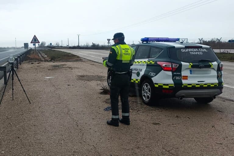 La DGT registra más de 6.400 denuncias en una semana por el cinturón de seguridad, el 77% en carreteras convencionales