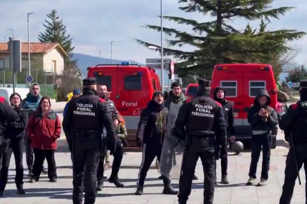 Proetarras acosan e insultan a VOX en Beriáin (Navarra): «Aquí no hay libertad. Es una vergüenza»