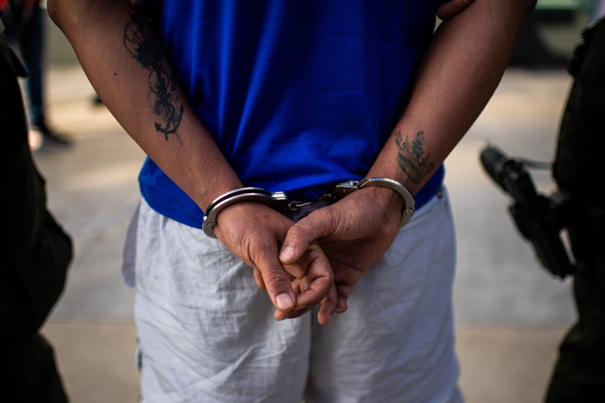 La Administración de Trump envía a las cárceles de El Salvador a 238 miembros de la organización criminal venezolana Tren de Aragua