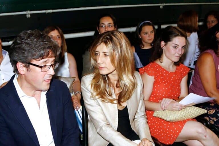 Imputada una asistente del PSOE que acompañó a Begoña Gómez a un desfile por presunto fraccionamiento irregular de contratos