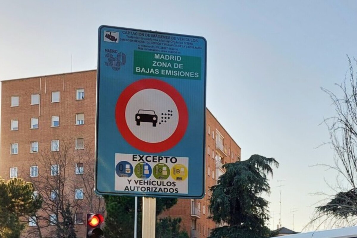 El Real Automóvil Club Vasco Navarro anuncia que las Zonas de Bajas Emisiones «tienen los días contados» en España
