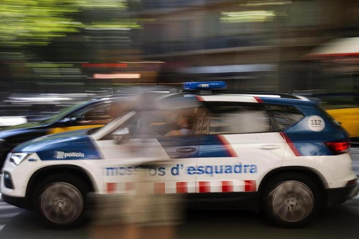 Los Mossos buscan a dos inmigrantes por agredir a una mujer