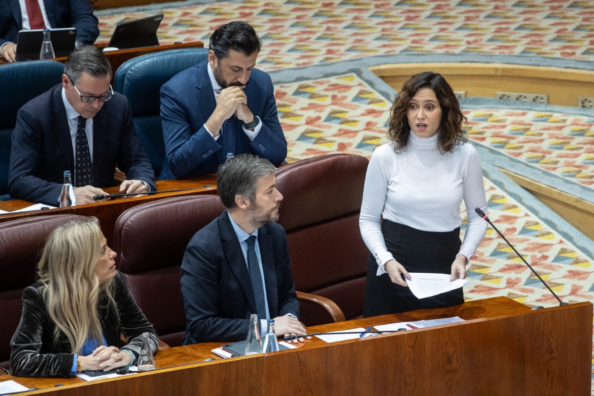 El PP de Ayuso se suma a la izquierda y rechaza una propuesta de VOX que exige auditorías a las ONG que alientan el efecto llamada