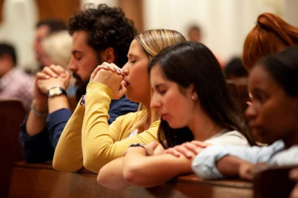 La Generación Z lidera el resurgir católico en el Reino Unido: están a punto de superar en número a los anglicanos