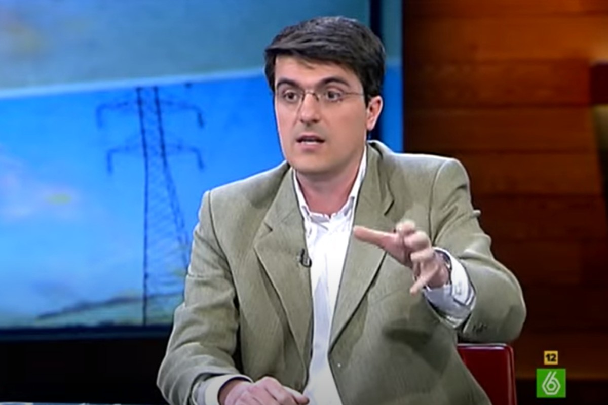 RTVE elige a un promotor de parques solares como experto para explicar las causas del apagón: «Llevará meses determinar qué ha fallado»
