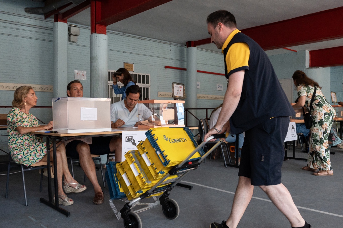 La Guardia Civil investiga a 20 personas contratadas por el PSOE para emitir su voto por correo
