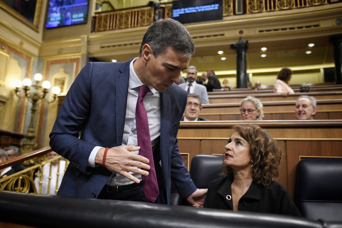 Hacienda recauda casi 300.000 millones de euros tras las 94 subidas de impuestos de Sánchez