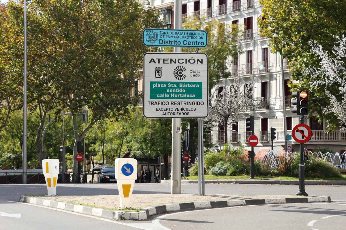 El Gobierno de Sánchez chantajea a los ayuntamientos con las ayudas al transporte para imponer las Zonas de Bajas Emisiones