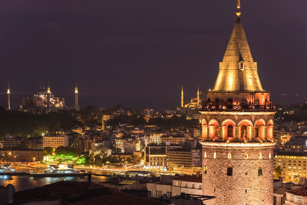 Estambul registra unas 300 réplicas tras el potente terremoto del miércoles
