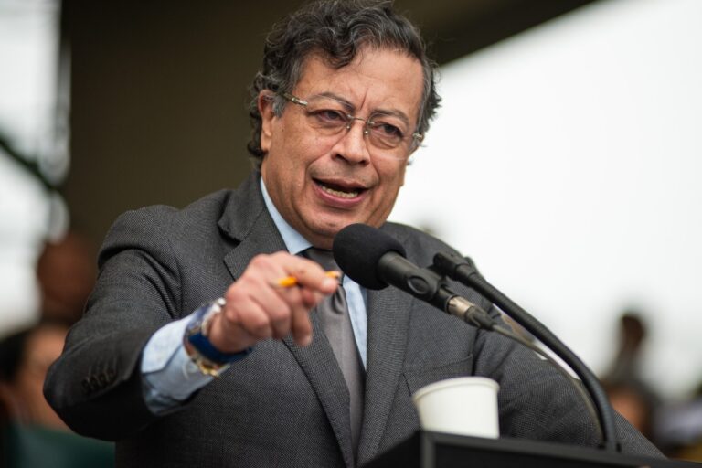 Petro estalla tras ser señalado por su excanciller de tener problemas de drogadicción: «Este señor no entendió ni jota de la vida»