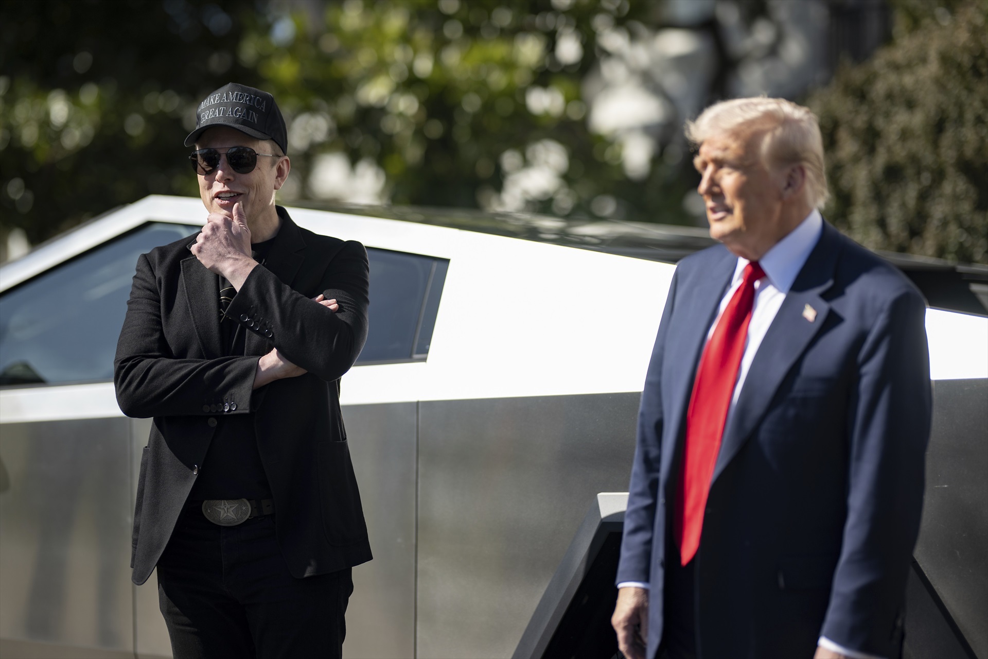 Trump ofrece asilo en EEUU a los granjeros blancos de Sudáfrica y denuncia que se está produciendo un «genocidio»