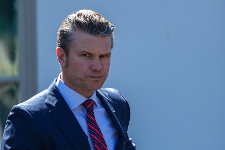 El secretario de Defensa de EEUU responsabiliza a exempleados del Pentágono por la alarma de las filtraciones en Signal