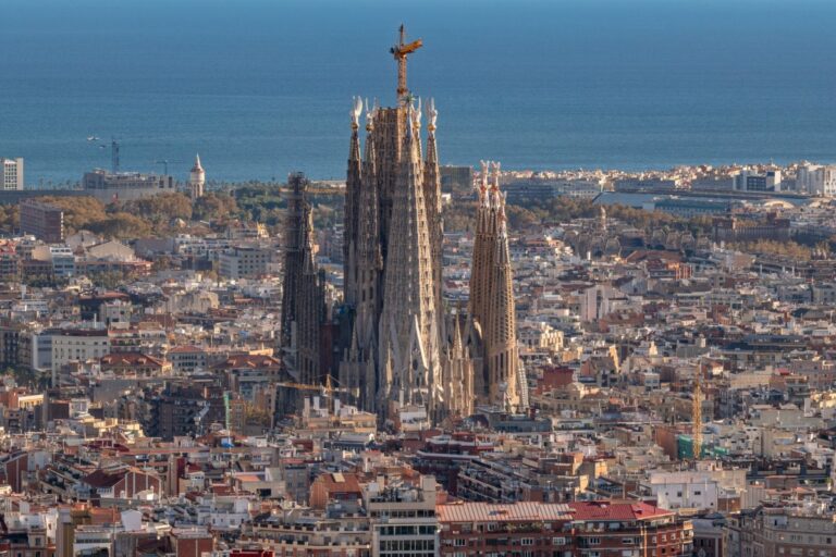 Cataluña pierde un 15% de turistas nacionales y registra su peor cuota de viajeros españoles en una década