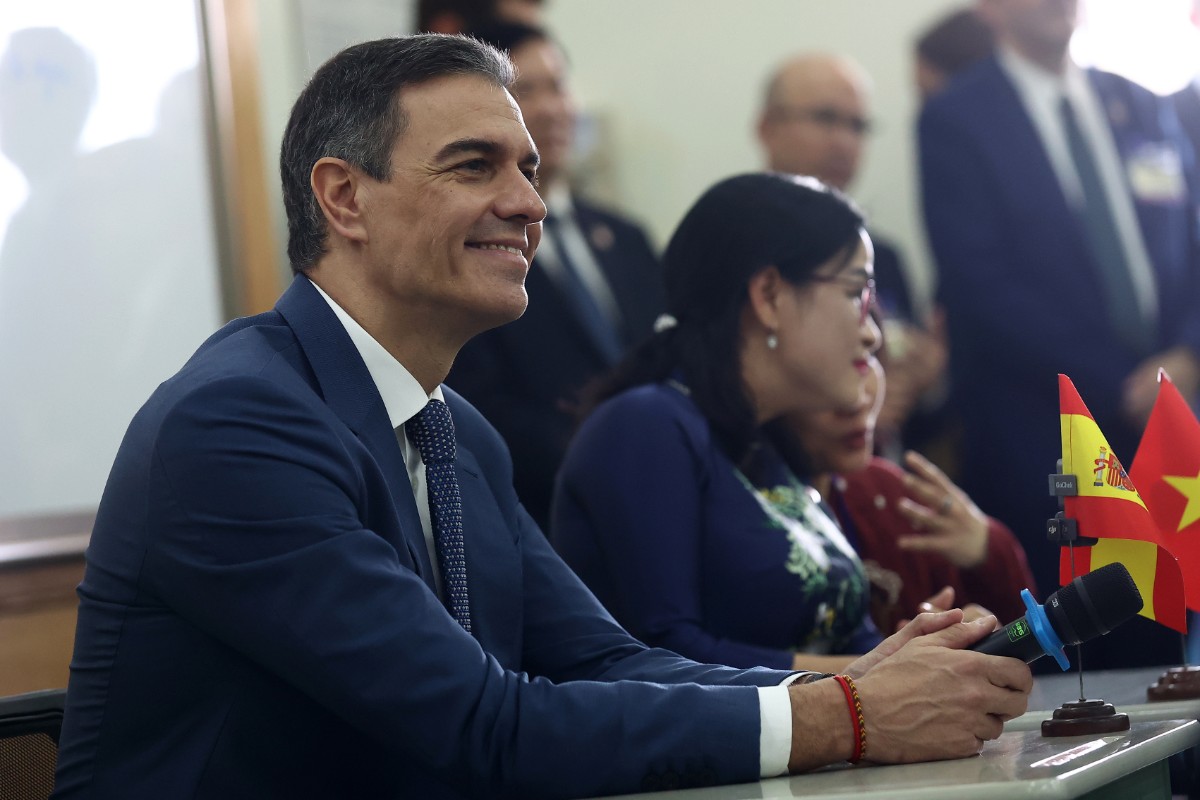 Sánchez acelera su deriva autoritaria con un plan militar millonario sin control del Congreso
