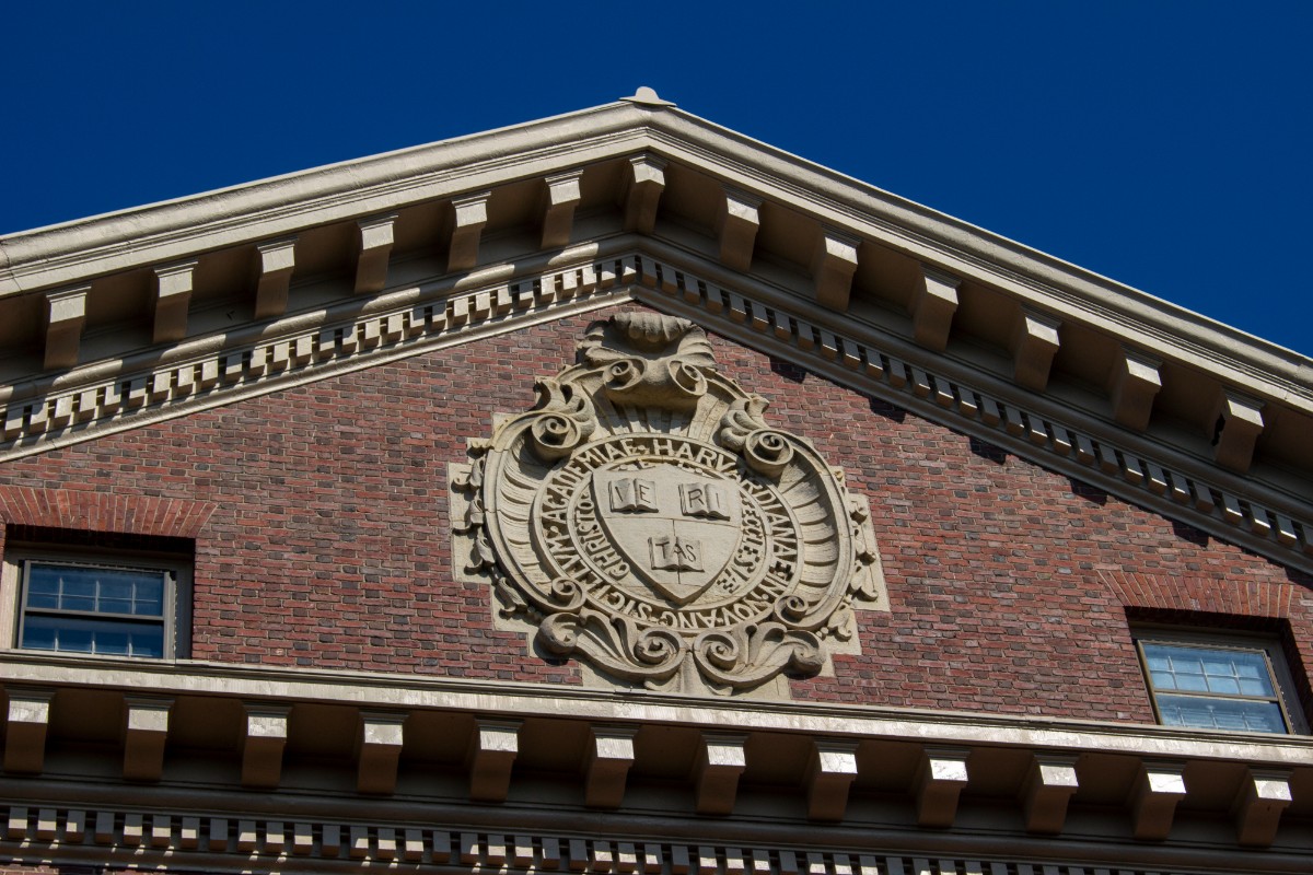 La Universidad de Harvard demanda a la Administración Trump tras la congelación de fondos
