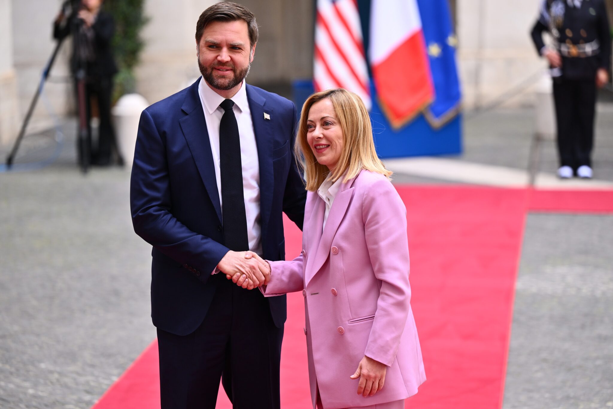 Meloni recuerda la «sólida cooperación» que existe entre Italia y EEUU al reunirse con JD Vance en Roma