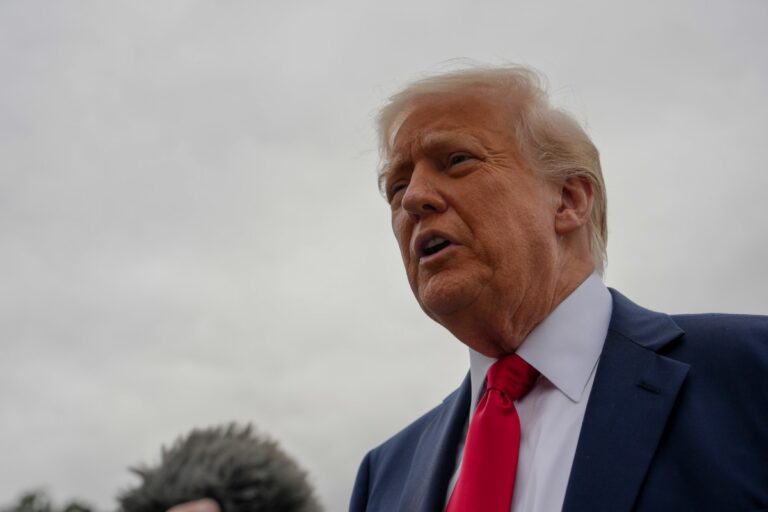 Trump afirma que el Supremo está obstaculizando la expulsión de criminales de los EEUU