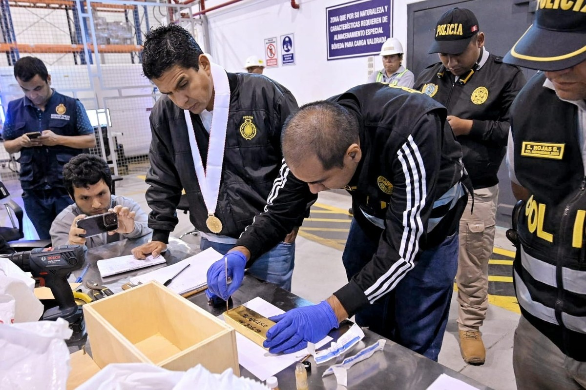 La Fiscalía de Perú detiene a 14 personas acusadas de formar parte de una trama de blanqueo vinculada a actividades de minería ilegal