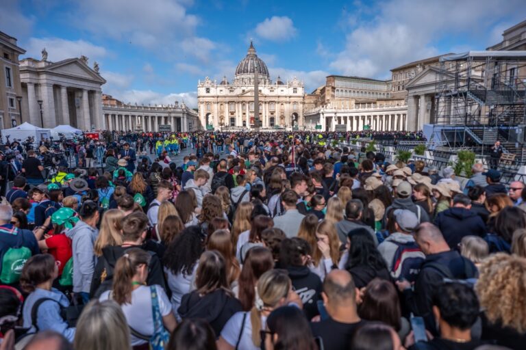 Medio centenar de jefes de Estado y miles de personas despiden al Papa Francisco en el funeral en San Pedro