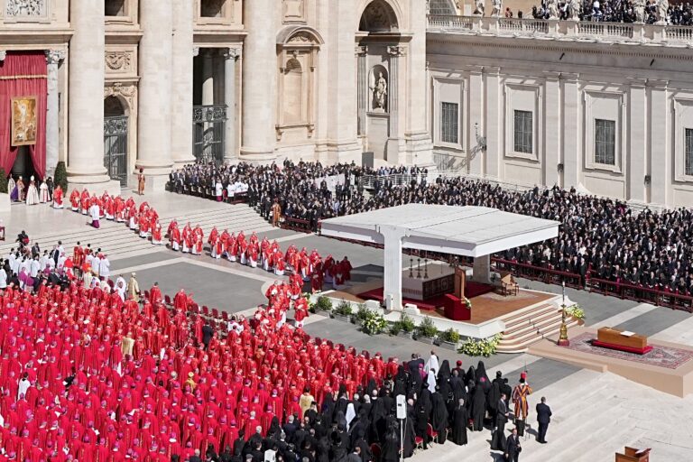 El Papa Francisco ya descansa en la Basílica de Santa Maria la Mayor