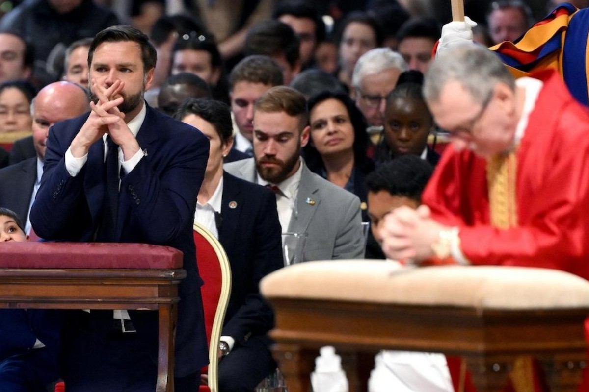 Vance asiste a la misa del Viernes Santo en el Vaticano: «Él murió para que nosotros podamos vivir»