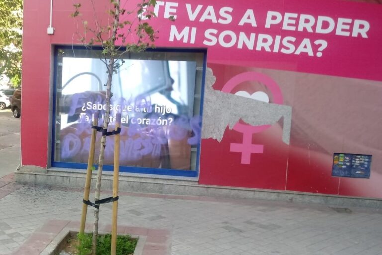 Un grupo de abortistas aprovecha el apagón para atacar y vandalizar el Refugio Provida en Madrid