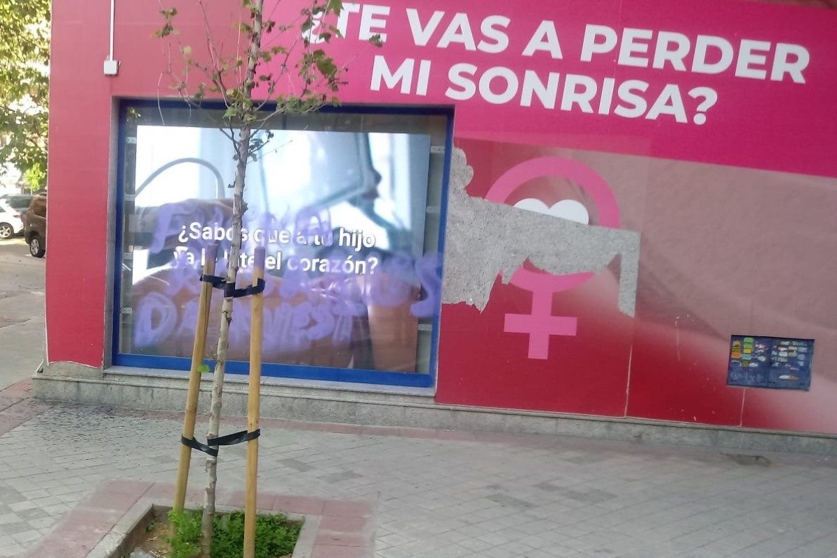 Un grupo de abortistas aprovecha el apagón para atacar y vandalizar el Refugio Provida en Madrid
