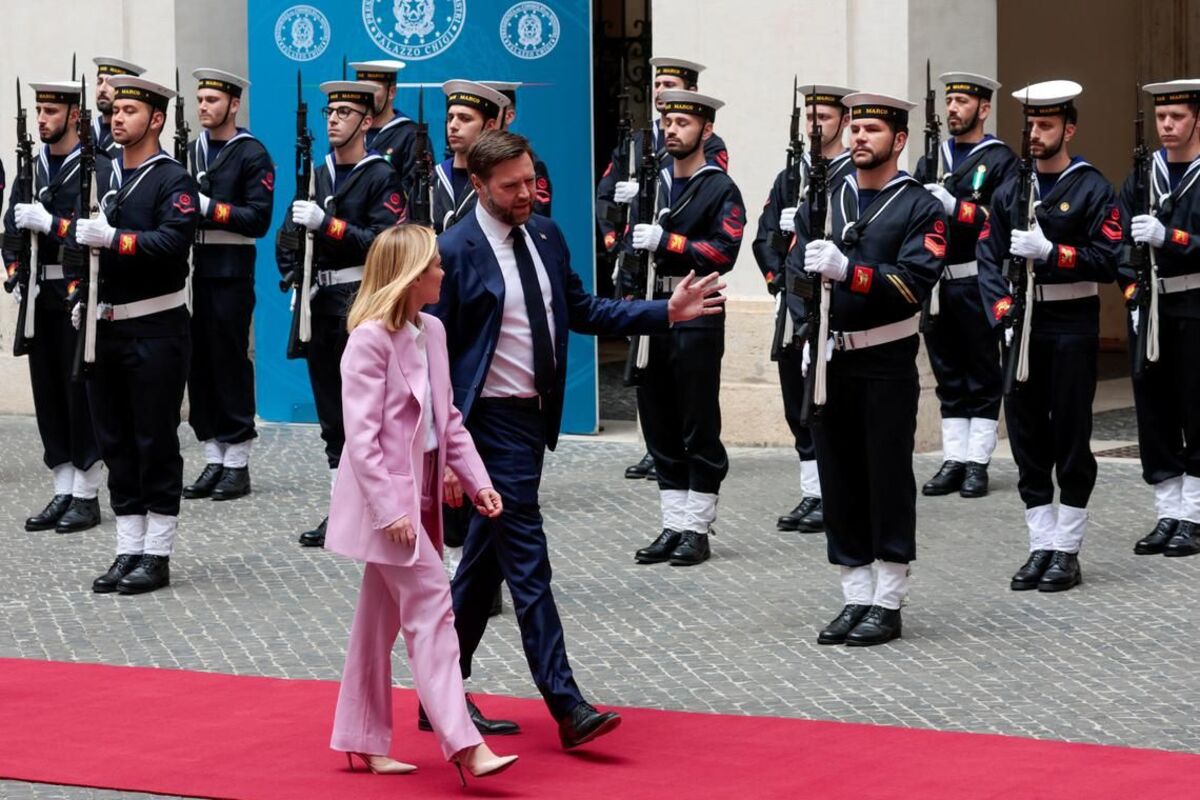 JD Vance llega a Roma para reunirse con Meloni y abordar cuestiones económicas y geopolíticas 