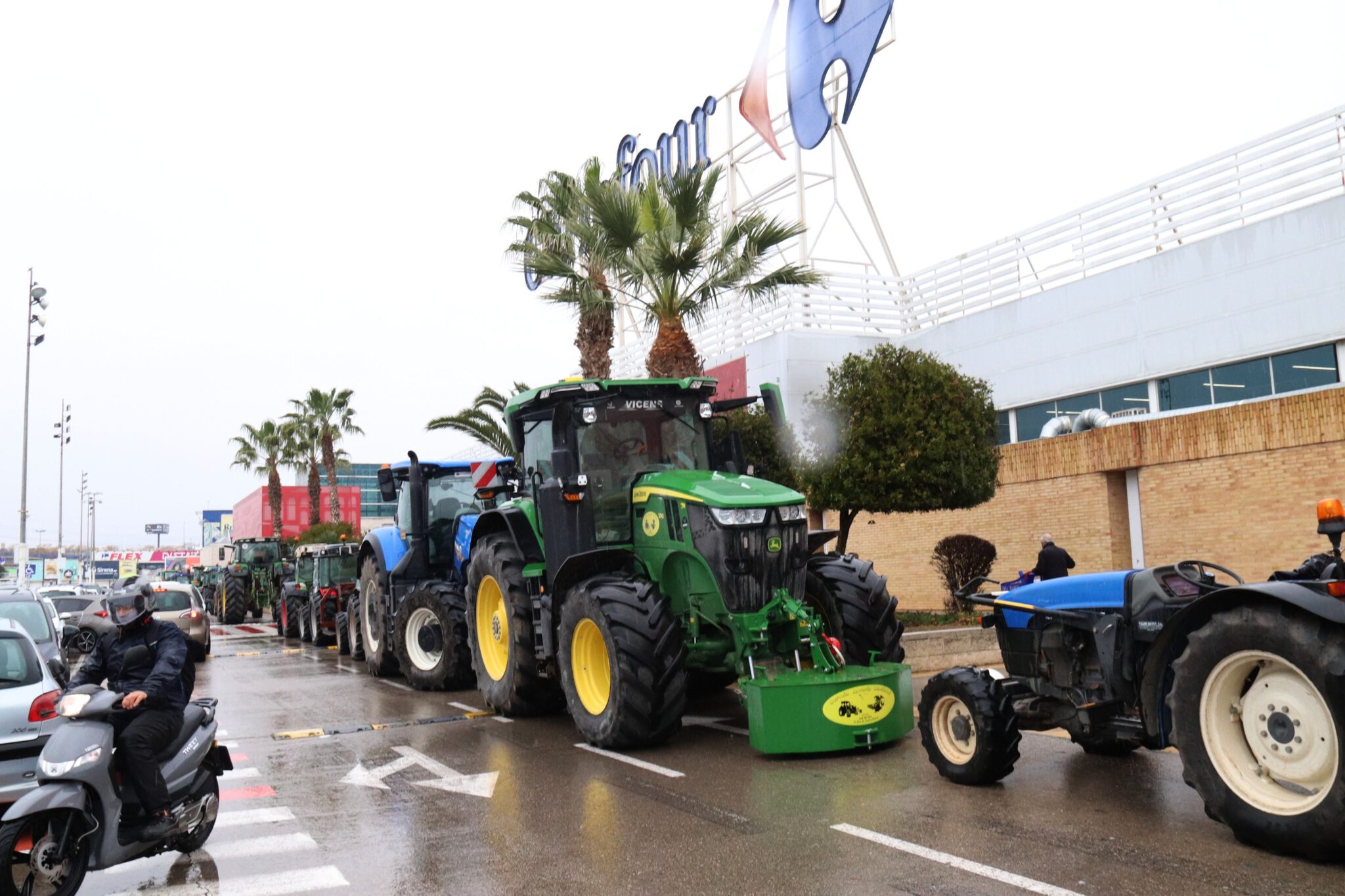El drama de los agricultores en Europa: pierden más de 97.700 km2 de tierras de cultivo en favor de supermercados y fondos de inversión