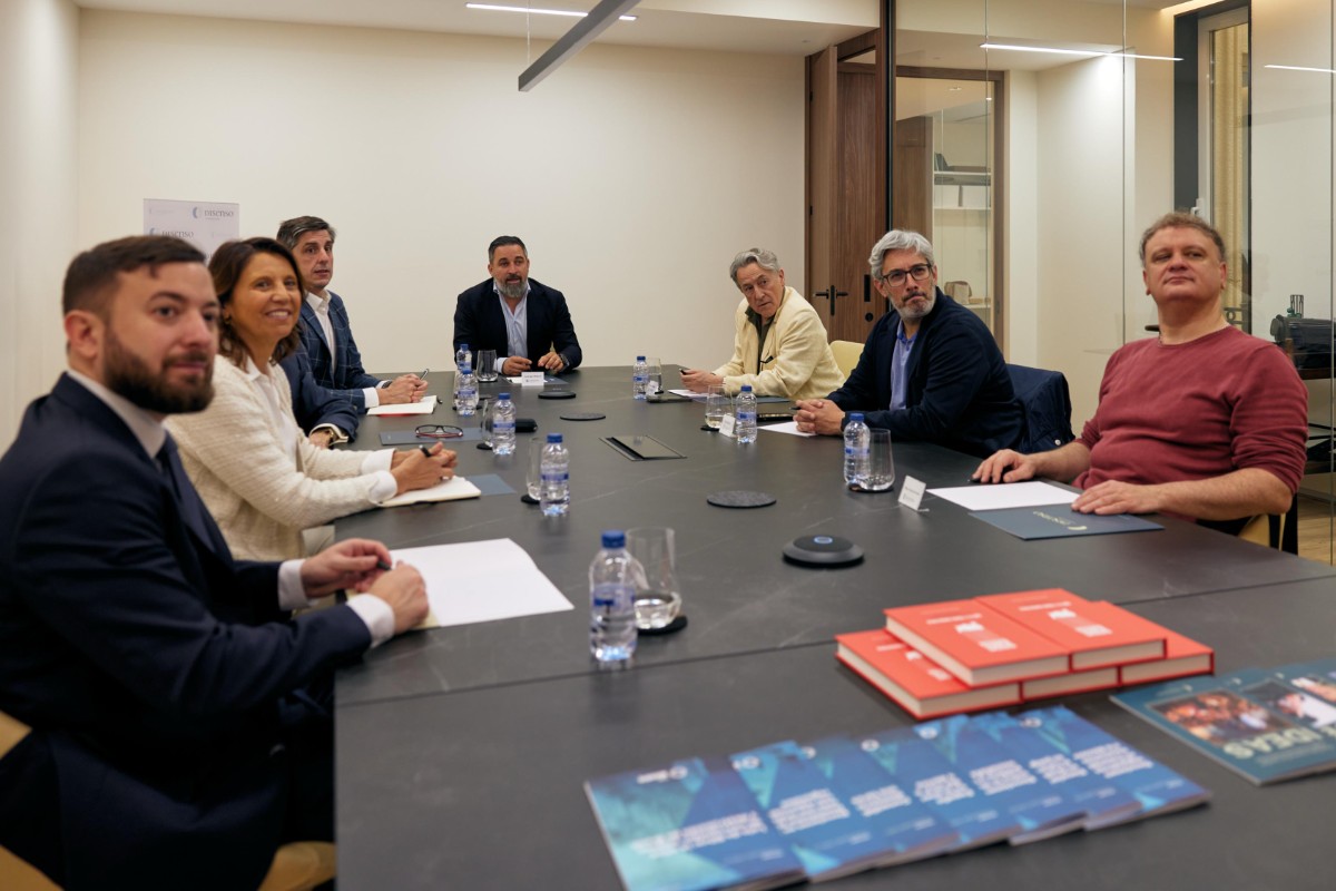 Santiago Abascal preside la primera reunión del Consejo Asesor Internacional de la Fundación Disenso