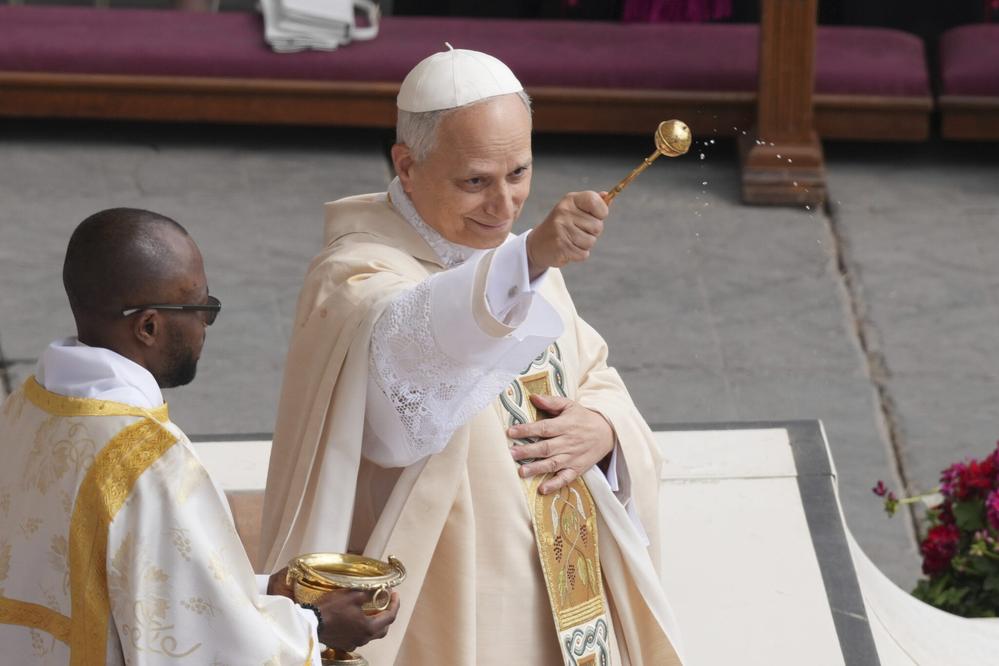 El Papa León XIV sorprende al elegir el español como idioma para la primera lectura de la misa de su entronización