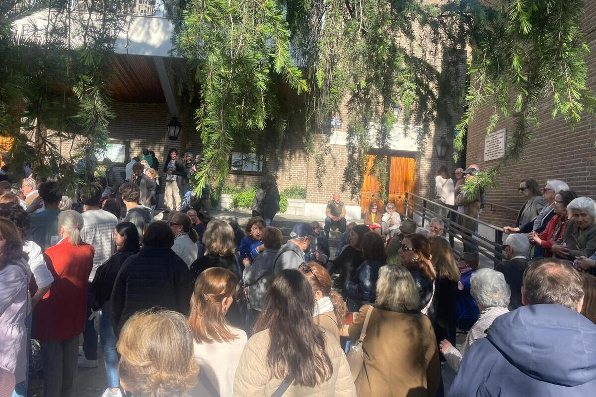 Revuelta organiza una manifestación junto a los vecinos de Parque de las Avenidas contra el albergue para inmigrantes ilegales: «¡Lo vamos a parar!»