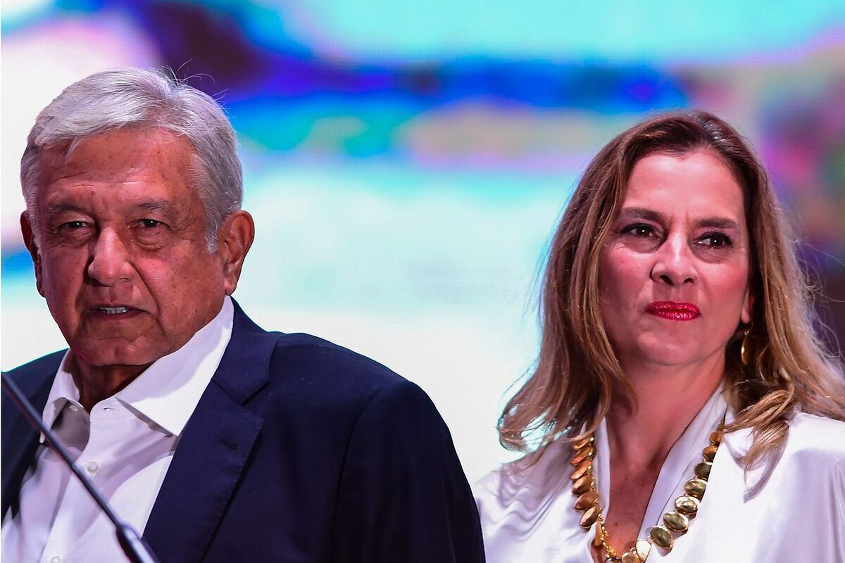 La mujer de López Obrador pasa de exigir una disculpa a España por la «conquista» a solicitar la nacionalidad