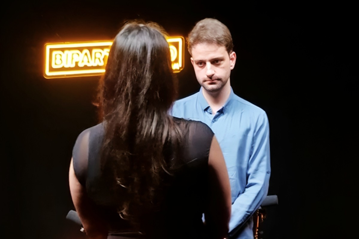 La tuitera ‘MUY MONA’ da la cara en Bipartidismo Stream en una entrevista exclusiva y anuncia acciones legales contra el Gobierno