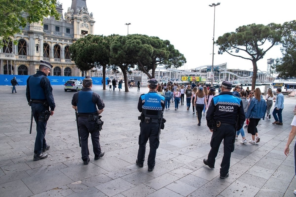 El Gobierno ordena retirar las defensas extensibles a la Policía Portuaria de Barcelona y de Tarragona