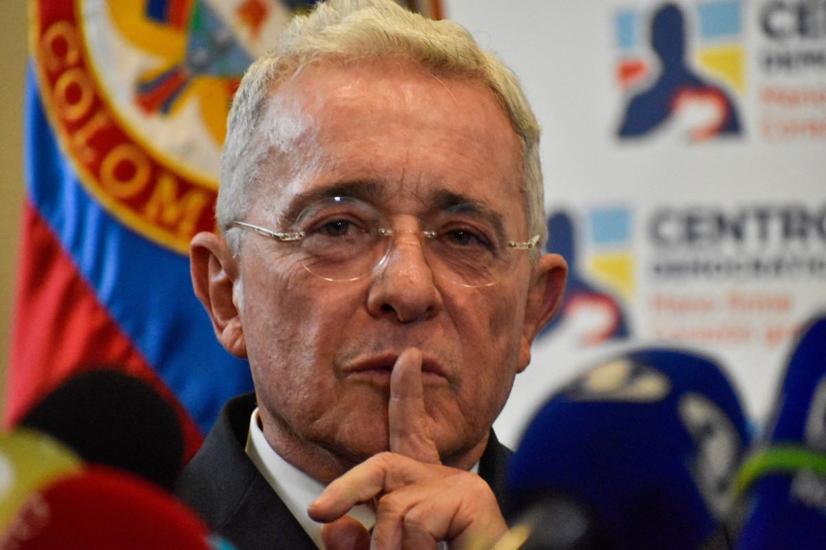 El expresidente colombiano Uribe pide investigar el papel de las terroristas FARC en la «trampa» judicial en su contra