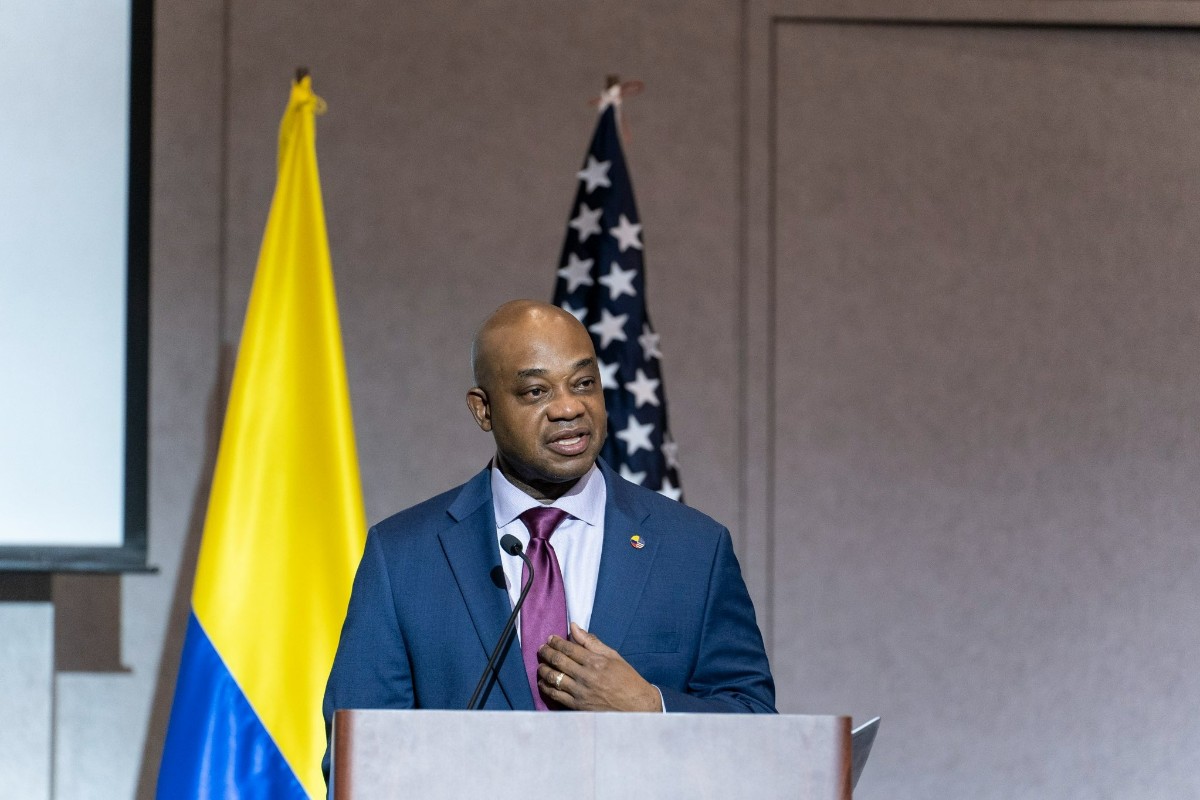El excanciller de Petro, Luis Gilberto Murillo, anuncia su candidatura a las presidenciales de Colombia