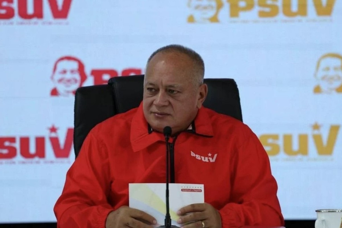 El régimen de Venezuela suspende todos los vuelos provenientes de Colombia denunciando una nueva «conspiración» en su contra