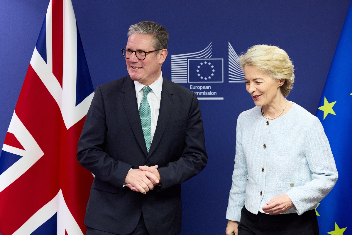 La UE y Reino Unido sellan un acuerdo para abrir una nueva etapa con acceso garantizado a la flota europea y una asociación estratégica en Defensa