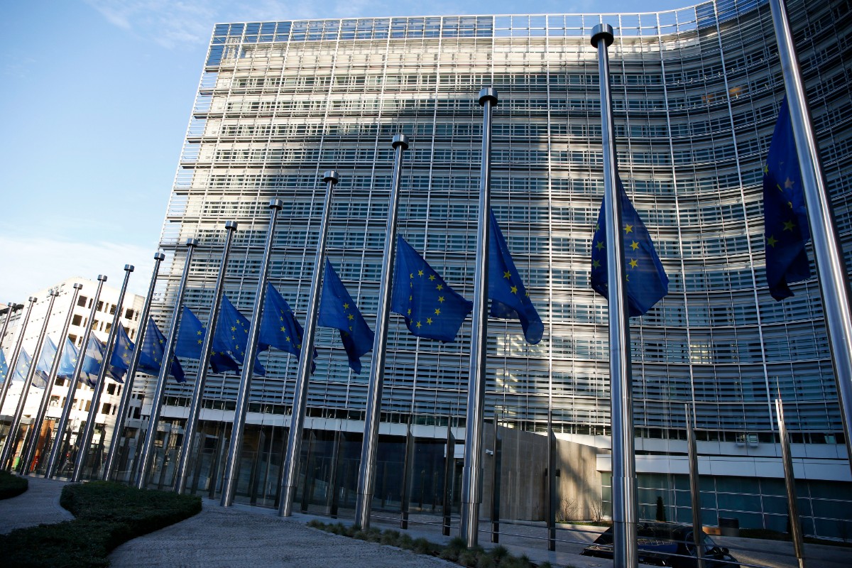 Sánchez plantea a Bruselas permitir parcialmente el euskera, catalán y gallego como lenguas oficiales a partir de 2027