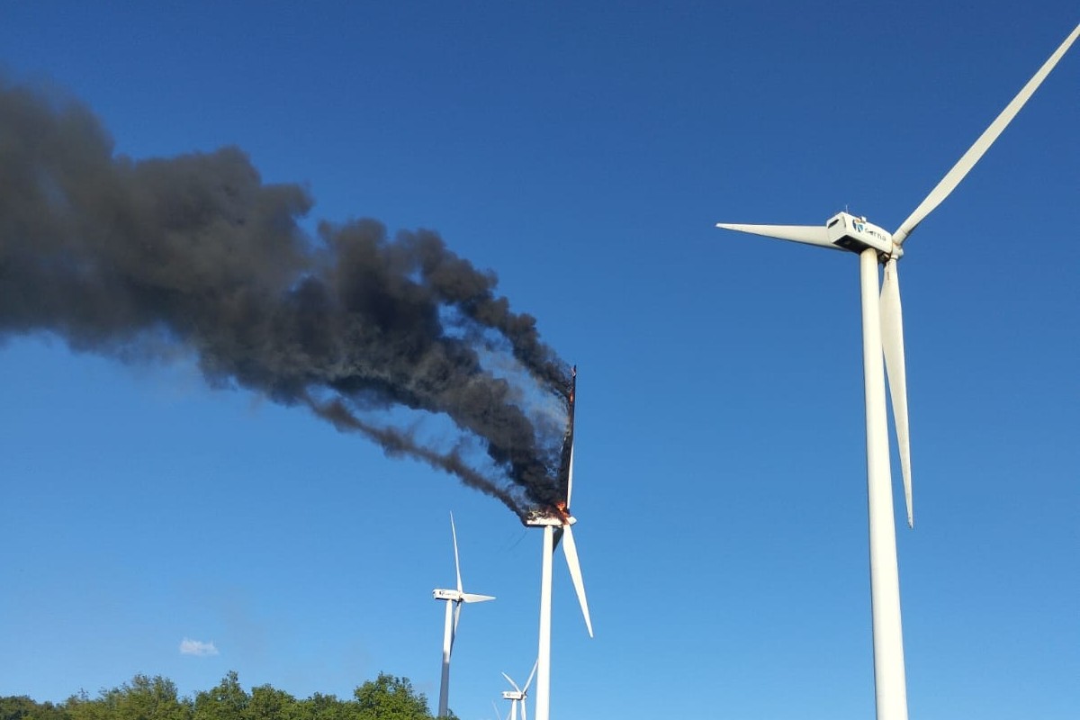 Se incendia un aerogenerador en el navarro parque eólico de Muruarte de Reta