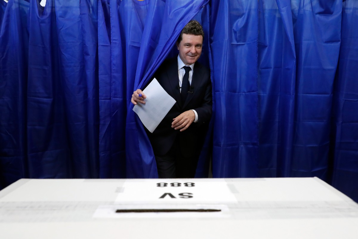 ¿Qué defiende Nicusor Dan, el candidato que apoya Feijoo para la presidencia de Rumania?