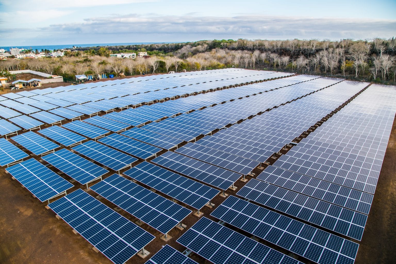 El PP y el PSOE autorizaron en el primer trimestre del año la construcción de 143 proyectos fotovoltaicos y eólicos
