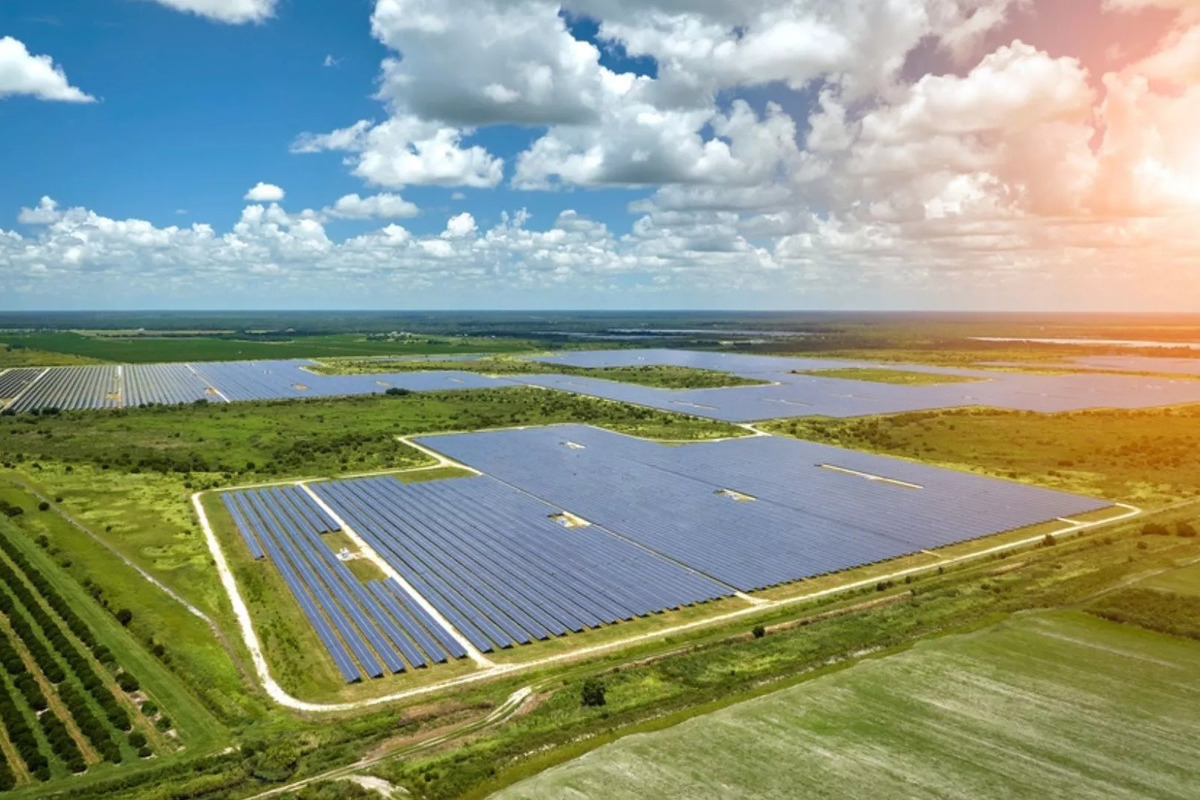 El asedio a los agricultores españoles se acrecienta: acuerdo millonario de Solaria con Banco Sabadell para financiar la instalación de placas solares