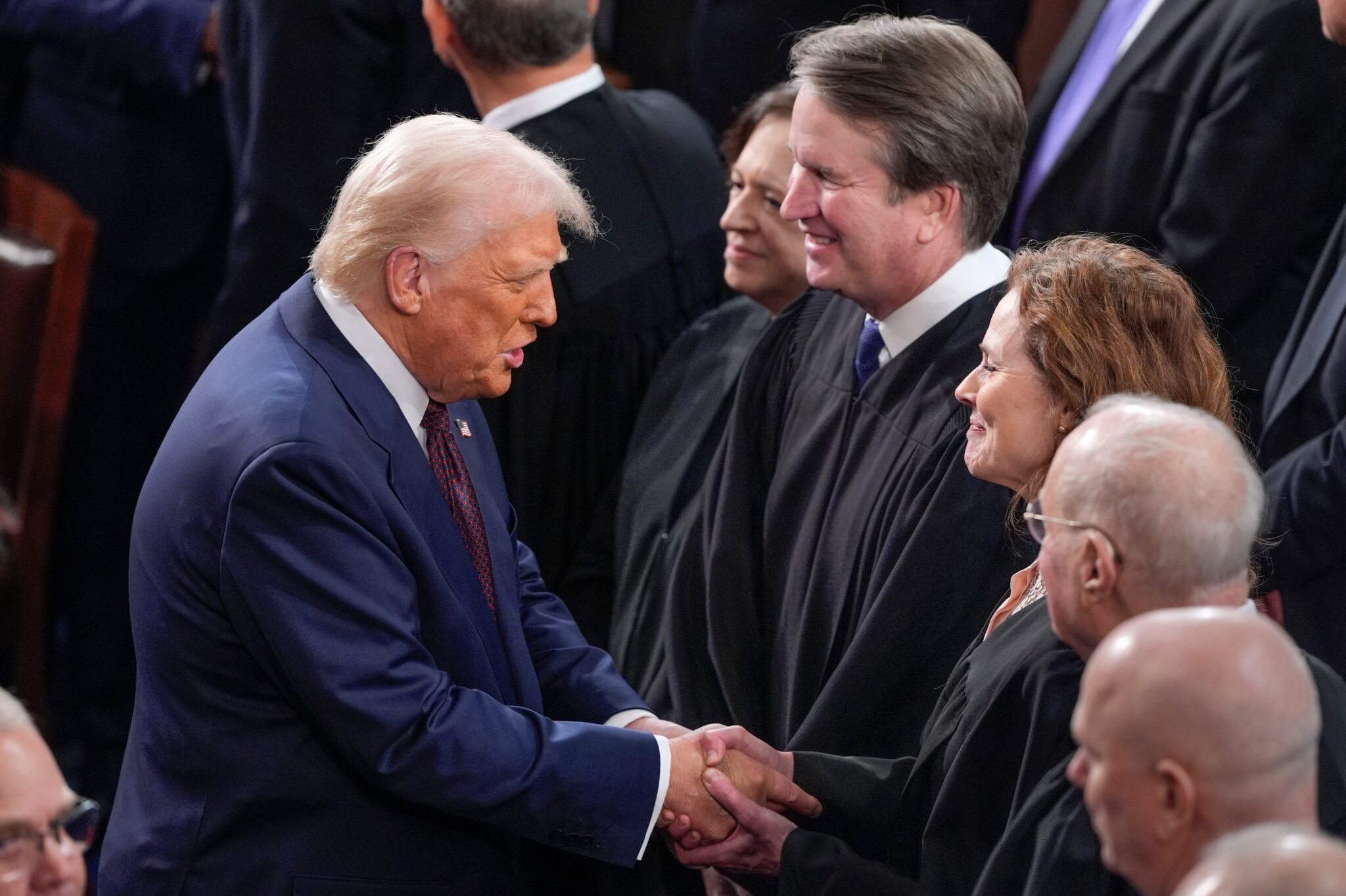 La Corte Suprema da la razón a Trump y le permite deportar a 500.000 inmigrantes ilegales a los que Biden dio asilo