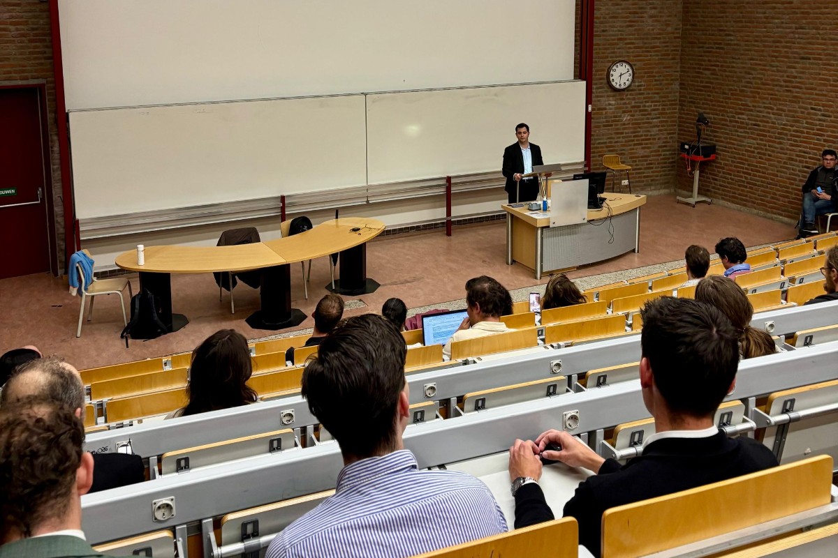 Un activista proHamás intenta boicotear la conferencia de un judío español en una universidad en Países Bajos