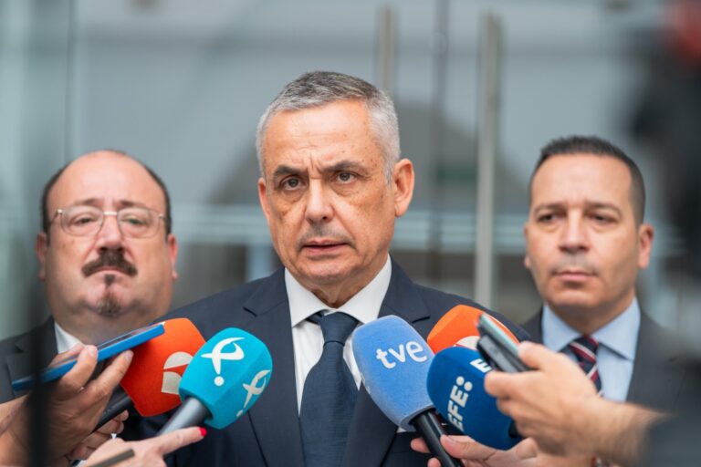 VOX continúa su ofensiva por unas elecciones limpias y solicita un dictamen urgente a la Comisión de Venecia sobre el voto CERA y la «fiabilidad» del censo electoral