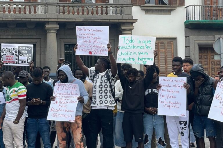 Africanos en Canarias amenazan después de la muerte de un gambiano abatido tras intentar acυchiIIar a un taxista: «Esta tierra es nuestra»